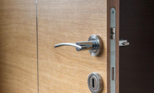 在家中大門增設環境提示